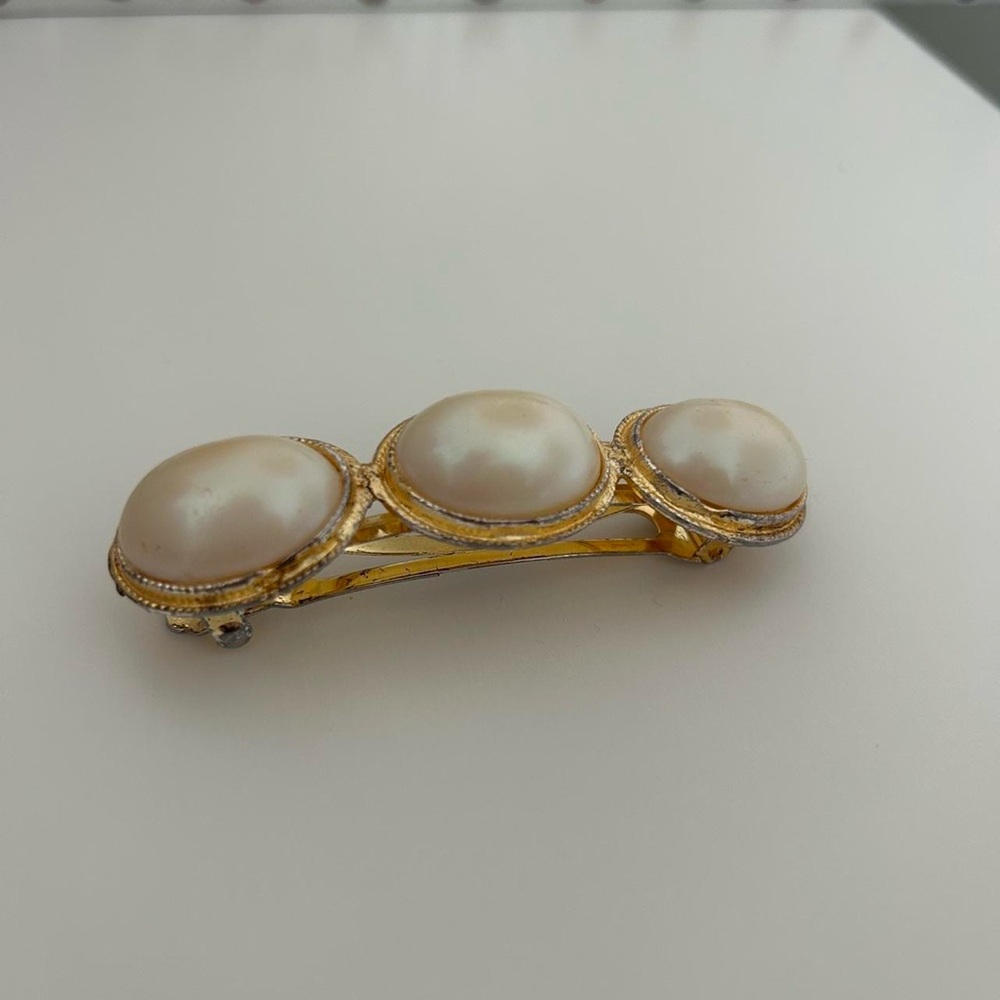 Elegant Gold and Pearl Hair Clip